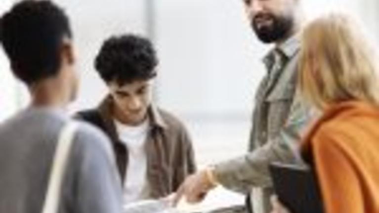 The role of the teacher in mathematical project work: how to support students