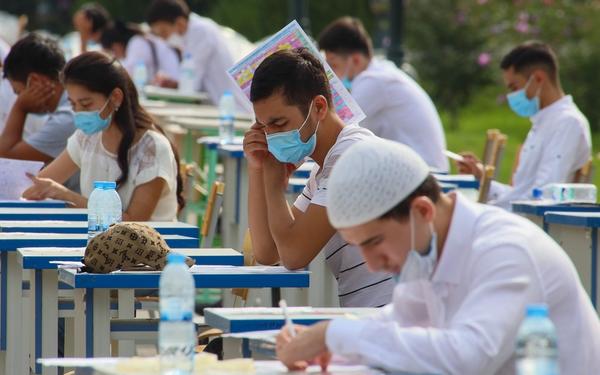 Uzbekistan pupils taking exam